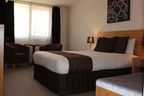 Bairnsdale International - Accommodation Europe 21