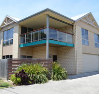 Ocean View Beach house - Events Australia