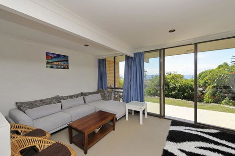 The Crest Unit 5 - Shoal Bay - Events Australia 3