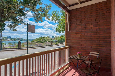 The Darlingbay - CBD Harbour View Escape - Tourism Bookings 3