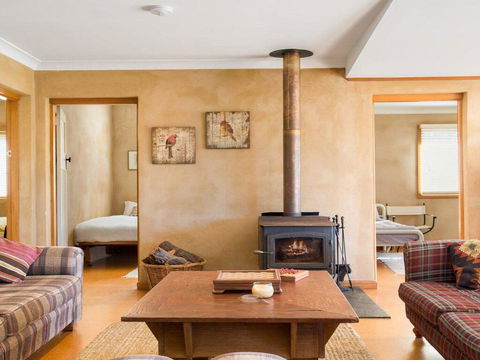 The Farmhouse - Grape Vines And Rolling Green Hills - Tourism Bookings 2