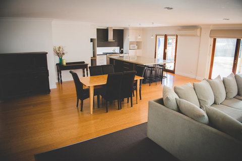 The Hicks - Events Australia 2