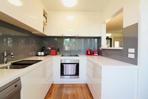 The Ivy - Long Stay Rates, Parking, Balcony - Events Australia 3