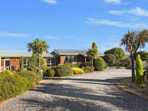 The Lodge - Tourism Bookings 2
