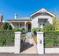 The Pearl on Prince  Stylish Cottage CBD Wifi - Events Australia