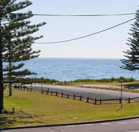 The Penguins Head - across from the beach - Events Australia