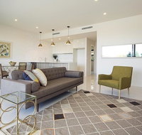 The Princess Bride - Executive 3BR Bulimba Apartment with Balcony in Central Location - Events Australia