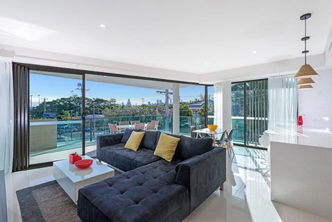 The Princess Of Bulimba - Executive 3BR Bulimba Apartment With Large Balcony Next To Oxford St - Tourism Bookings 0