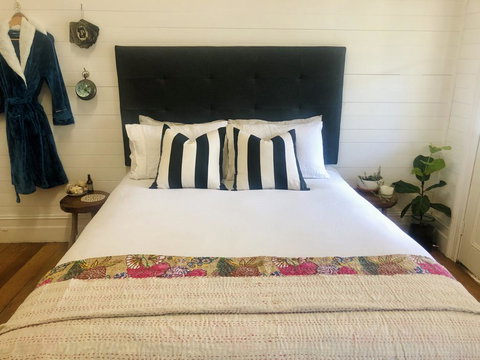 The Residence Stylish Comfort With Fireplace - Events Australia 1