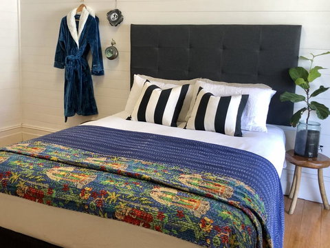 The Residence Stylish Comfort With Fireplace - Events Australia 3