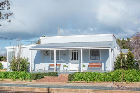 The Rested Guest 3 Bedroom Cottage West Wyalong - Tourism Bookings 0