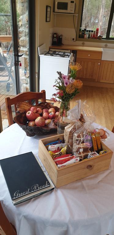 The Stone Cottage (with Tennis Court) - Events Australia 1