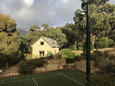 The Stone Cottage (with Tennis Court) - Events Australia 2