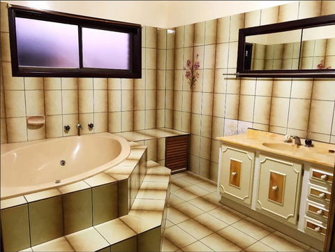 Thomastown Antique House En-suite Room - Tourism Bookings 1