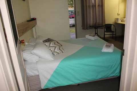Tocumwal Hotel Motel (The Palms) - Events Australia 0