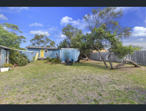 Toot Toot ! 50s Classic Beach House With Bungalow - Events Australia 2