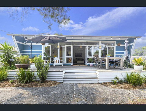 Toot Toot ! 50s Classic Beach House With Bungalow - Events Australia 0