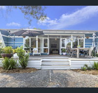 Toot Toot  50s Classic Beach House with Bungalow - Events Australia