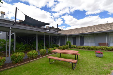 Townhouse Motel Cowra - Events Australia 1