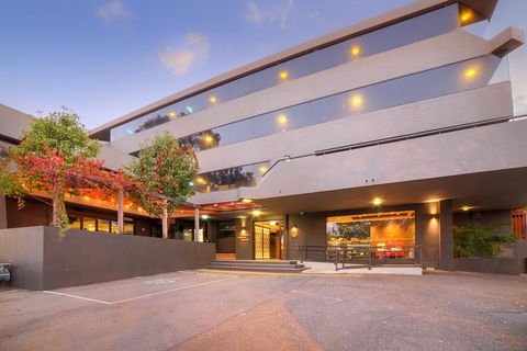 Townhouse Hotel - Tourism Bookings 3
