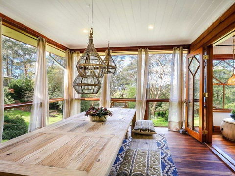Treetops - Elegant, Inviting, Designer, Cedar Home - Tourism Bookings 1