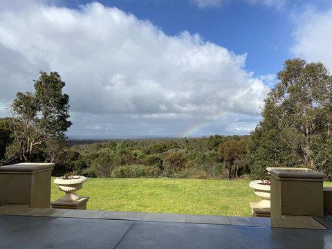 Treetops Holiday Retreat - Events Australia 1