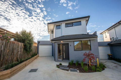 Trendy Sweet Home 4Beds@Blackburn South - Events Australia 0