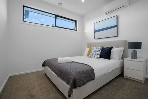 Trendy Sweet Home 4Beds@Blackburn South - Events Australia 3
