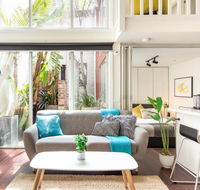 Trendy Loft Near Smith St. with Cosy Courtyard and Parking - Events Australia