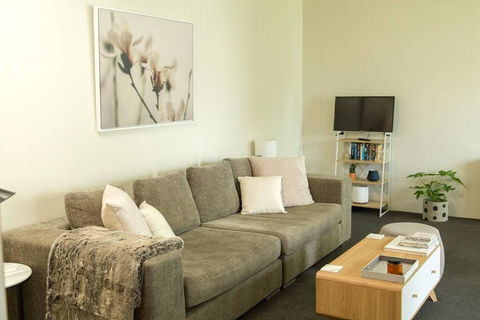 Two Bedroom Gem, Short Drive To MONA - Tourism Bookings 0
