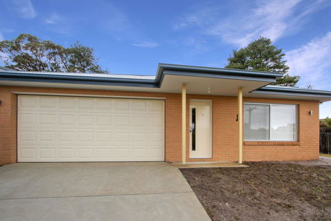 V & V Family Dream Away - Events Australia 0