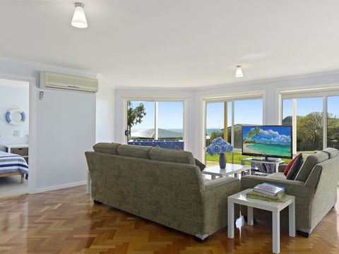 VALLEY VIEWS - 10 Valley Heights Drive - Events Australia 3