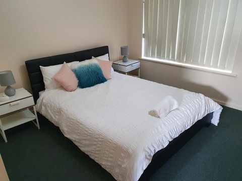 Value 2 Bed Villa Close To QEH + Airport + City + Beach - Events Australia 0