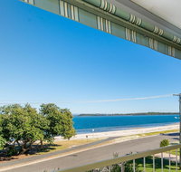 VIEWS VIEWS VIEWS Front Top Floor Waterfront Unit - Chnook Apartments South Esp Bongaree - Tourism Bookings