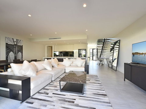 Villa Capri Waterside At Trinity Point - Events Australia 1