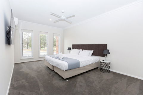 Wagga Apartments #2 - Tourism Bookings 3