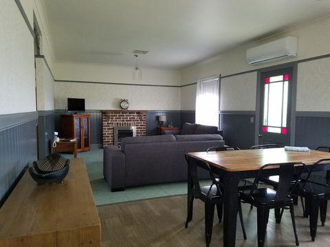 Wagga Wagga Country Cottages - Tourism Bookings 0