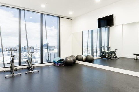 Wake To Eureka Tower Views From Prestigious Collins St - Events Australia 3