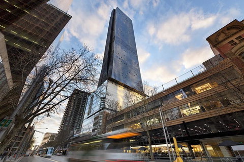 Wake To Eureka Tower Views From Prestigious Collins St - Events Australia 1