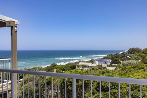 Wake Up To Ocean Views In Stylish Comfort - Events Australia 0
