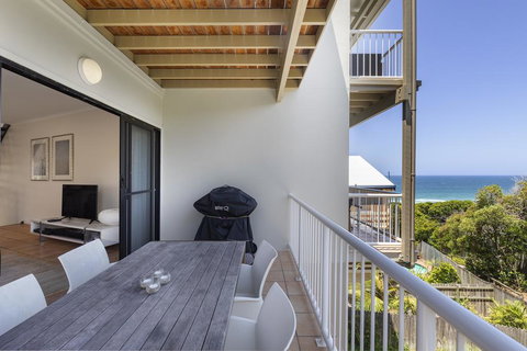 Wake Up To Ocean Views In Stylish Comfort - Events Australia 3