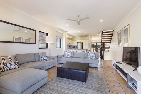 Wake Up To Ocean Views In Stylish Comfort - Events Australia 1
