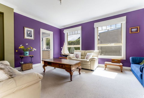 WALKIN ON SUNSHINE - STROLL TO BEACH BREAK - Events Australia 3