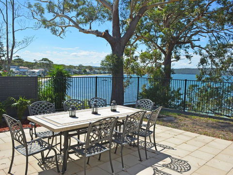 Wanda Magic' 19 Randall Drive - Beautiful Water Front House - Tourism Bookings 2