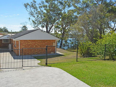 Wanda Magic' 19 Randall Drive - Beautiful Water Front House - Tourism Bookings 0