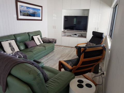 Waterfront 2 Bed Luxury Apartment In Corlette, Port Stephens - Sleeps 4 - Events Australia 1