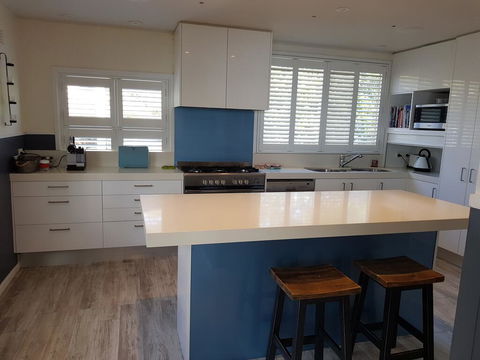 Waterfront 2 Bed Luxury Apartment In Corlette, Port Stephens - Sleeps 4 - Events Australia 0