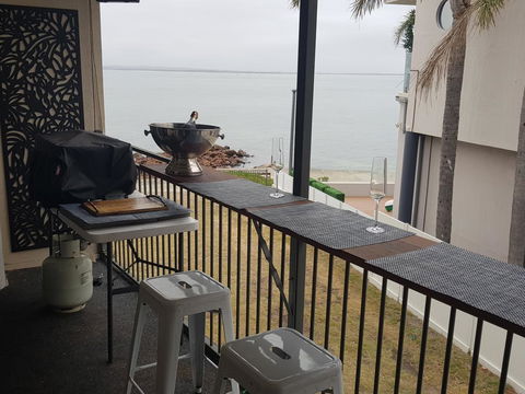 Waterfront 2 Bed Luxury Apartment In Corlette, Port Stephens - Sleeps 4 - Events Australia 3