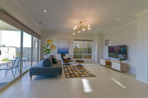 Waterfront Grand Villa For Big Group - Events Australia 0