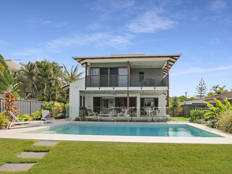 WATERFRONT HOME BORDERING MOOLOOLABA - Events Australia 0